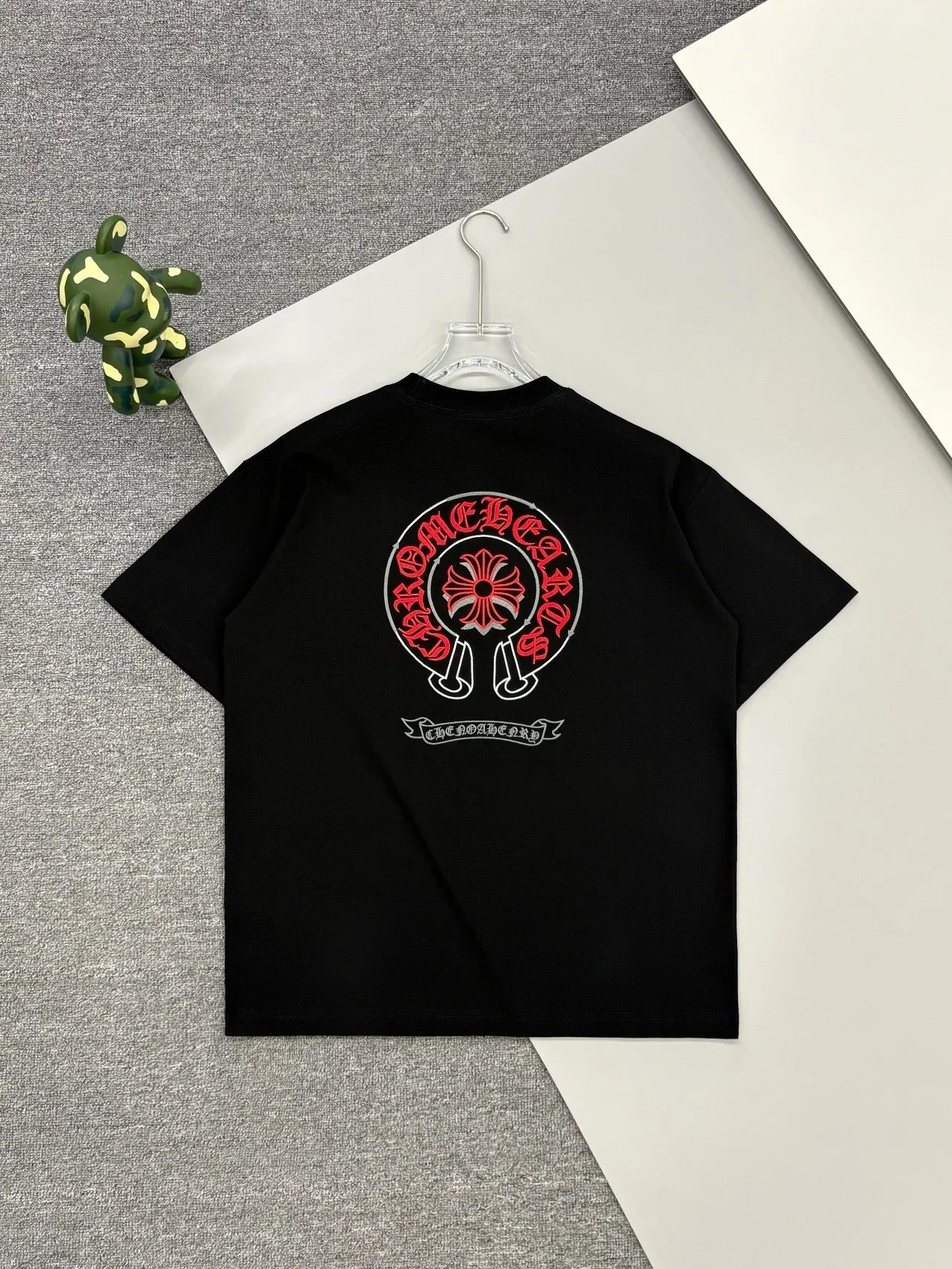 P150 [High Quality] Chrome Hearts New embroidered horseshoe logo brand logo on the front and rear panels are designed with heavy craftsmanship of 100,000 needle embroidery. High-end customized 32-count 280g fabric. Soft to the touch. Comfortable to wear. Exquisite stitching. Fine workmanship. The upper body effect is incomparably handsome! Same style for men and women, color: white, black size: S to xL